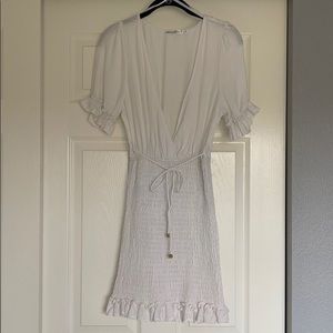 SAINTS + SECRETS White Short Sleeve V-neck Dress